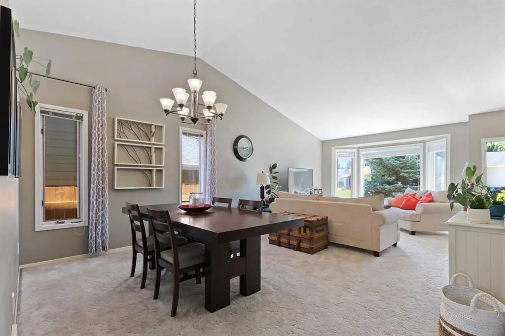 66 Edgewood Crescent W