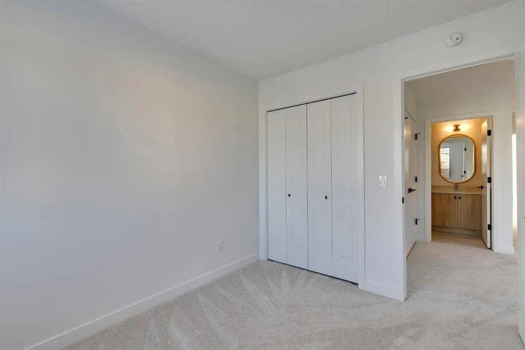 146 Belvedere Crescent SE