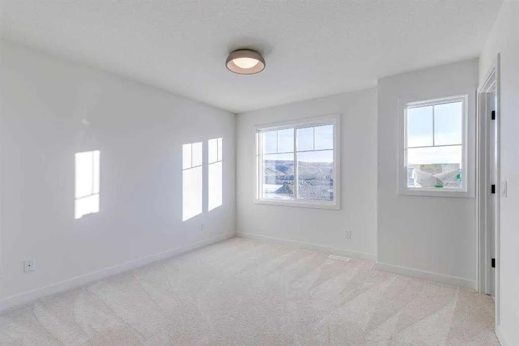 146 Belvedere Crescent SE
