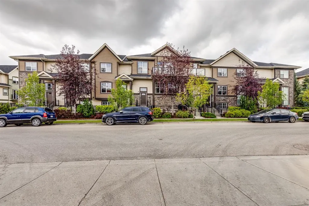 393 McKenzie Towne Gate SE