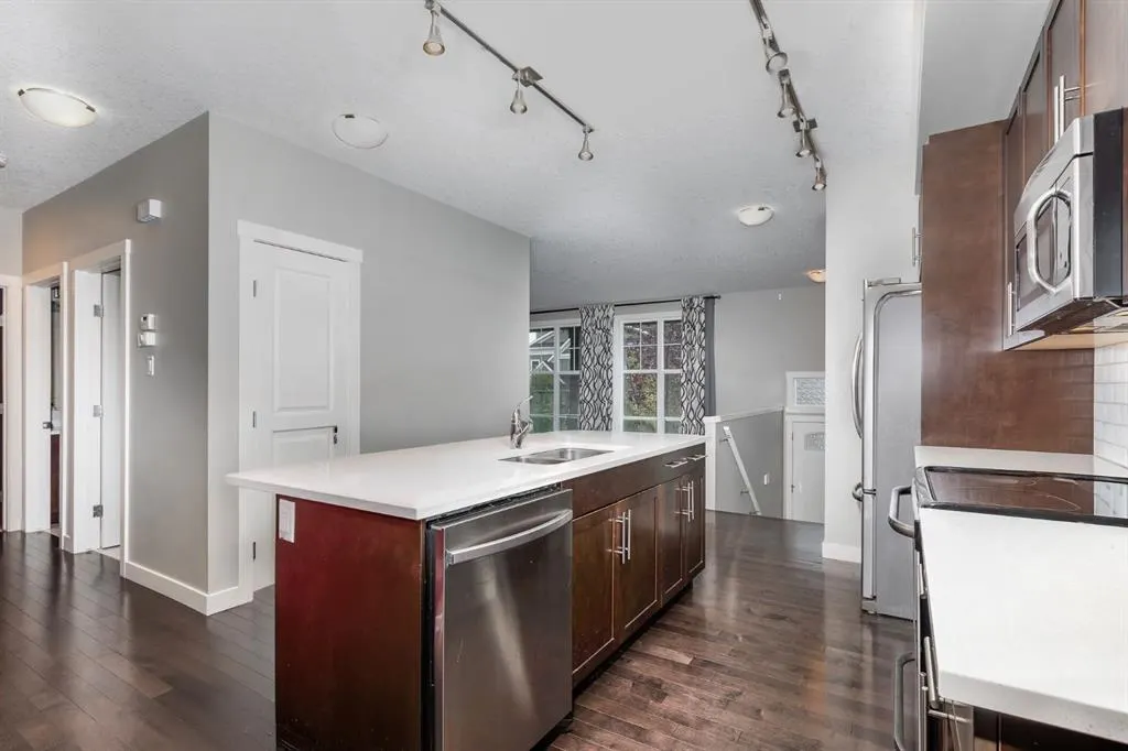 393 McKenzie Towne Gate SE