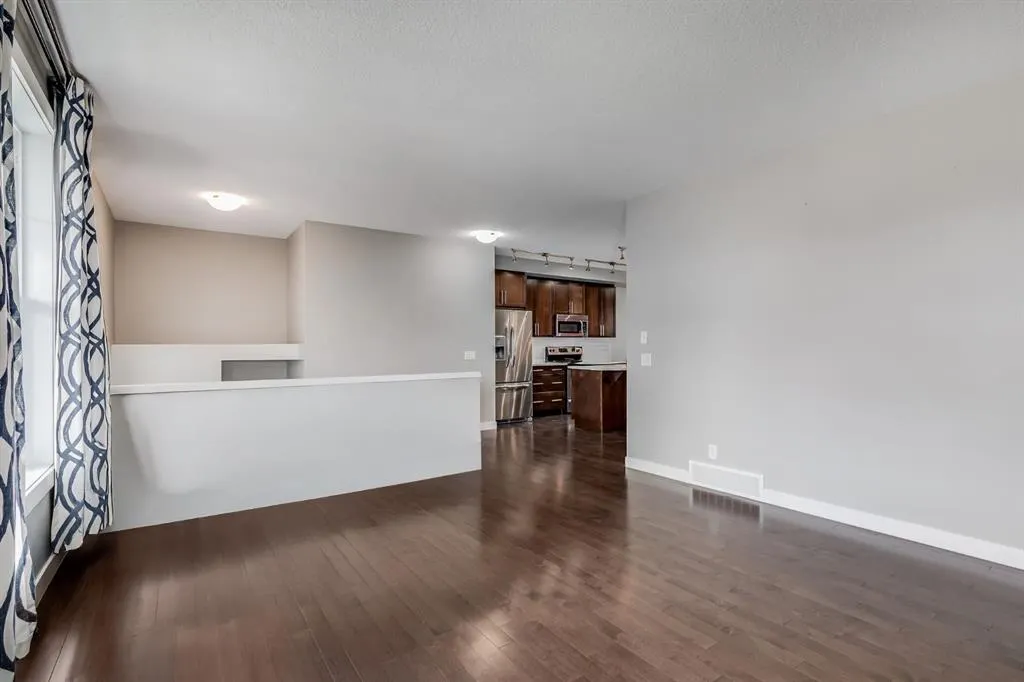 393 McKenzie Towne Gate SE