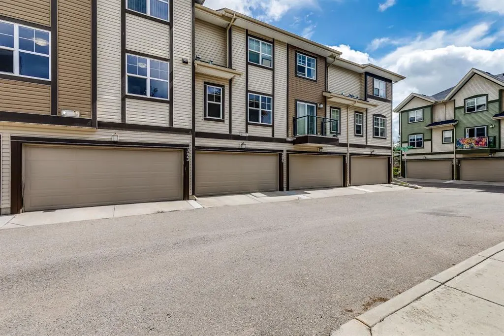 393 McKenzie Towne Gate SE