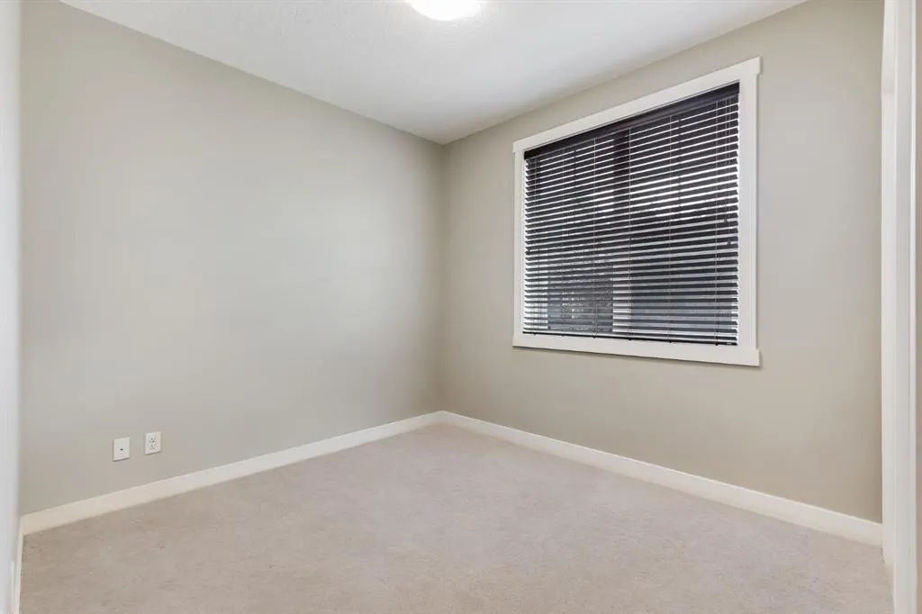 393 McKenzie Towne Gate SE