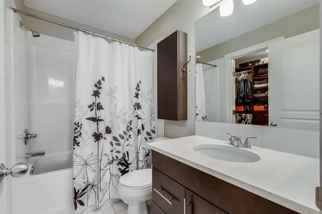 393 McKenzie Towne Gate SE