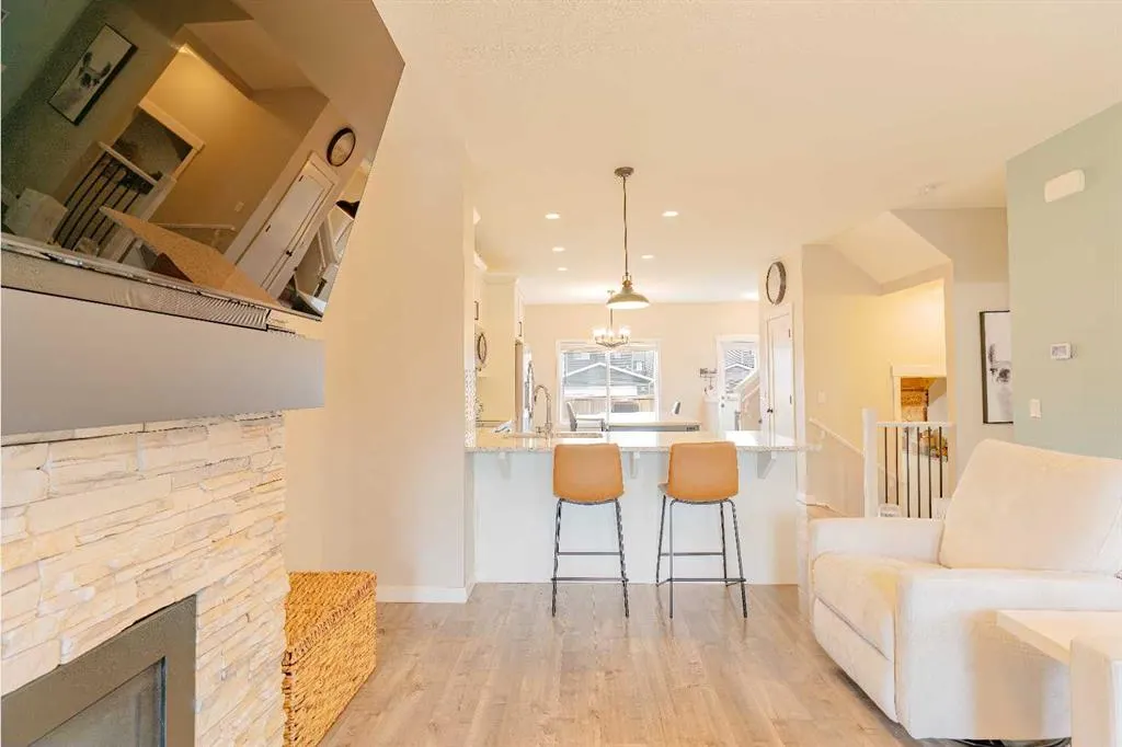 228 Ravenstern Crescent SE