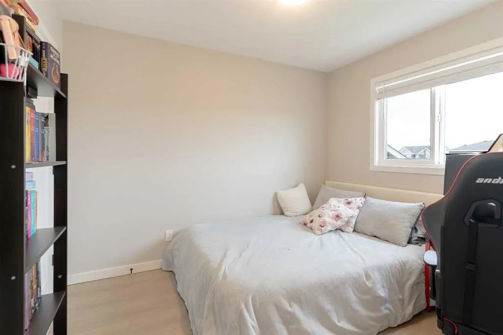 228 Ravenstern Crescent SE