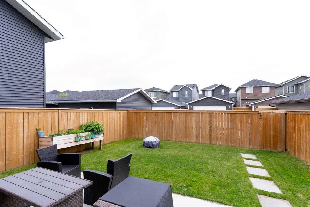 228 Ravenstern Crescent SE