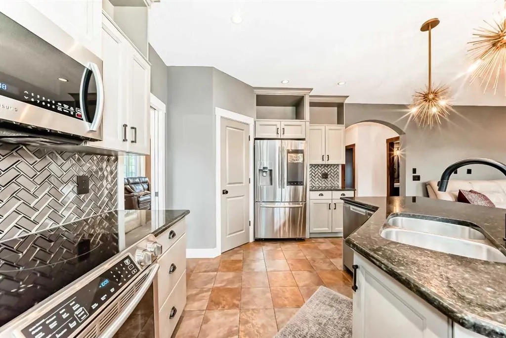 2 Tuscany Estates Crescent NW