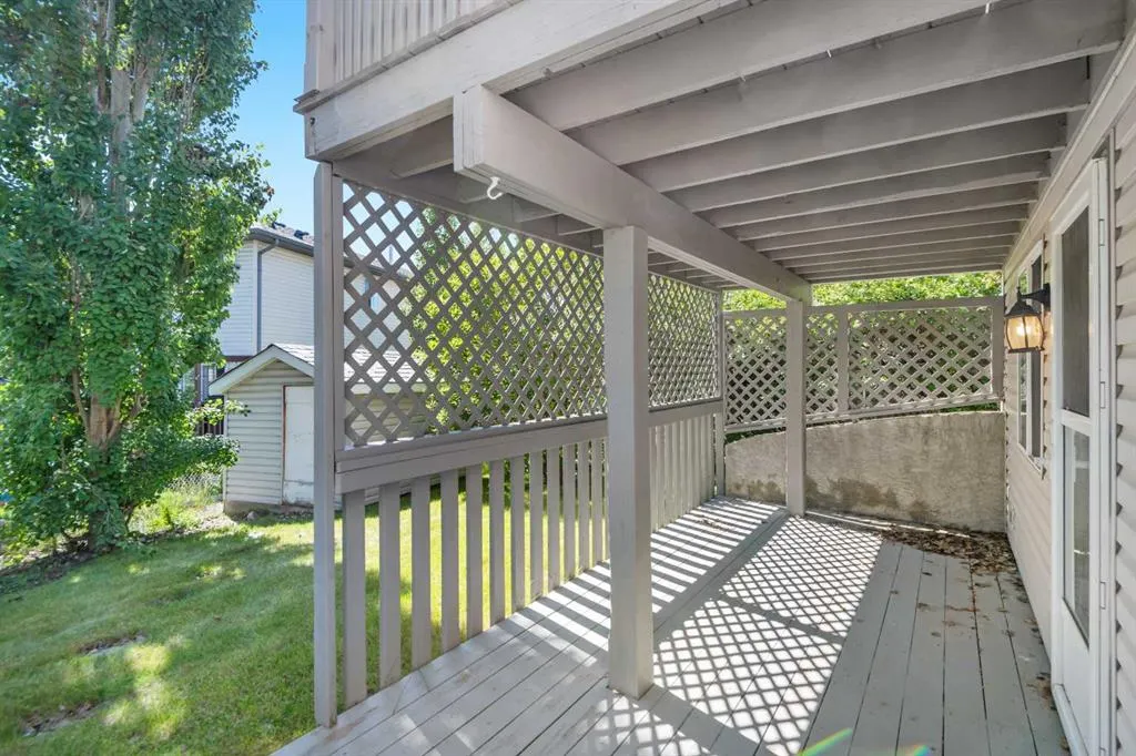 106 Tuscarora Crescent NW