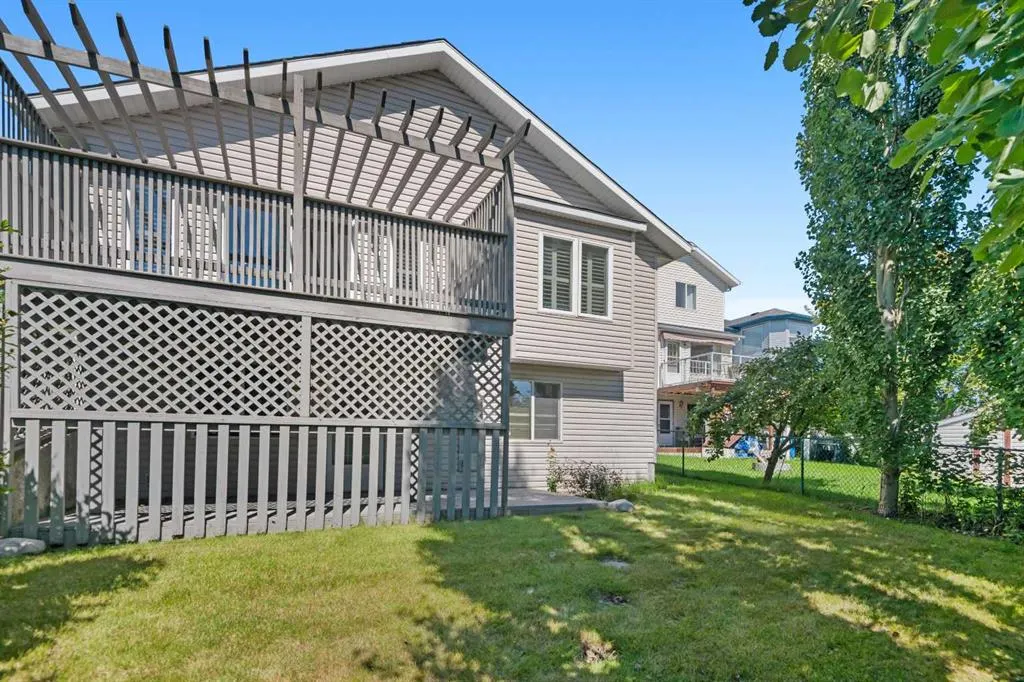 106 Tuscarora Crescent NW
