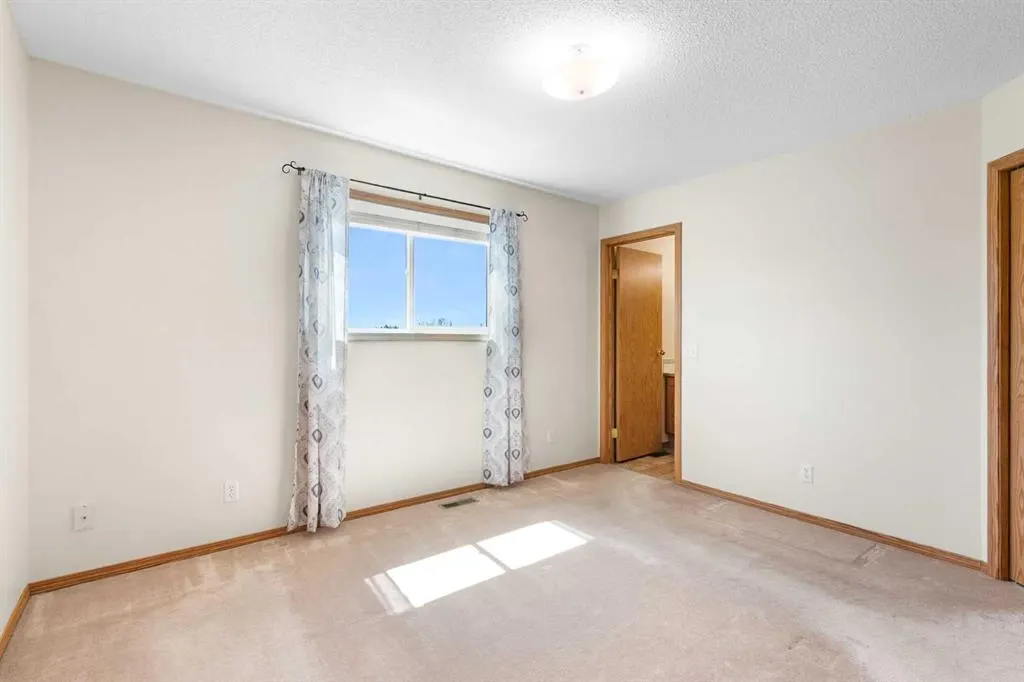 131 Tipping Close SE