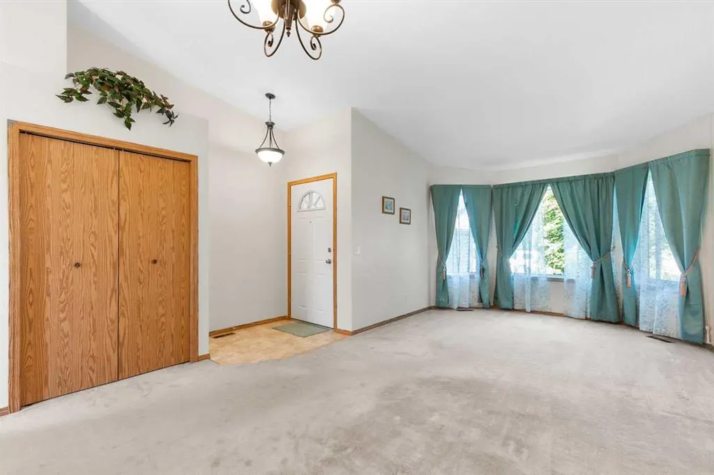131 Tipping Close SE