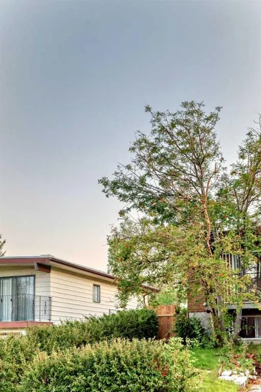 221 Theodore Place NW