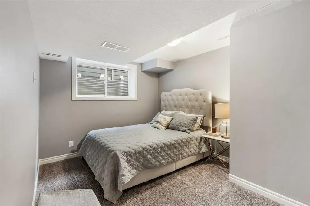 383 Mahogany Terrace SE