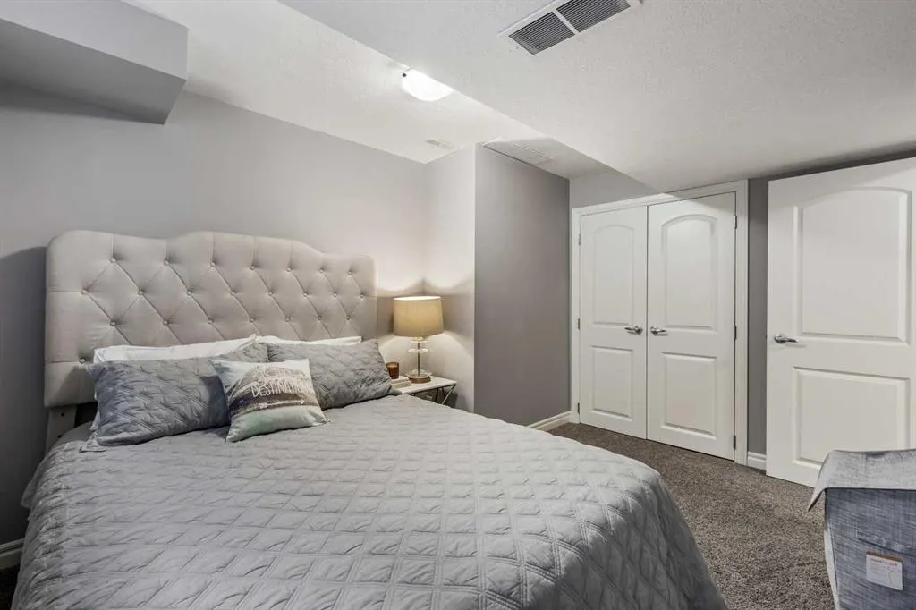 383 Mahogany Terrace SE