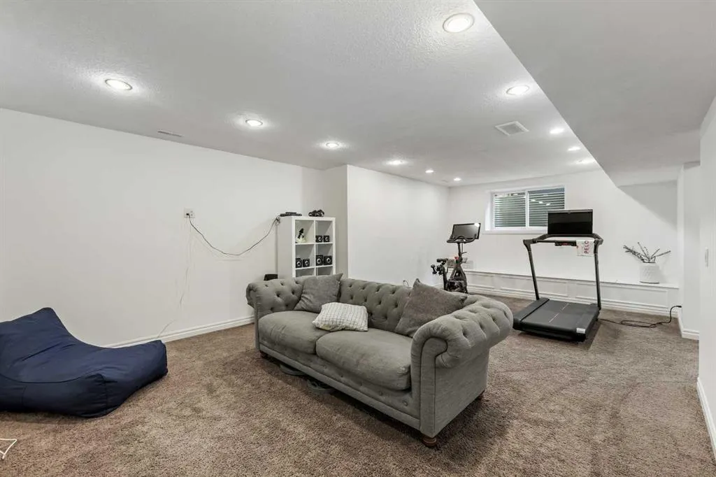 383 Mahogany Terrace SE