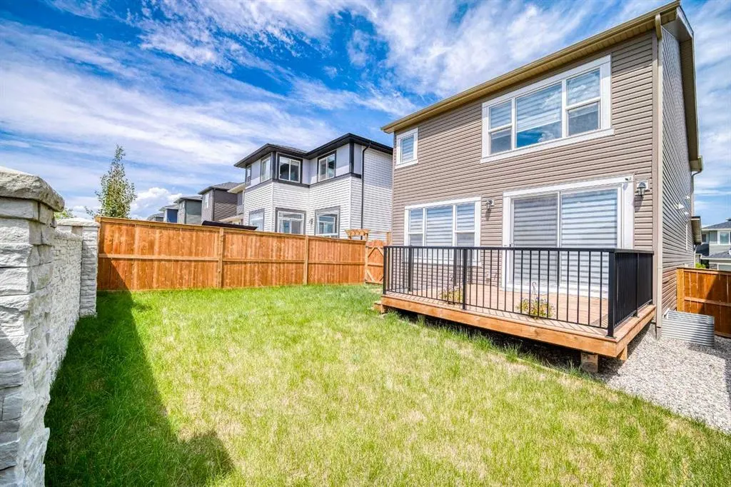 156 Ambleside Crescent NW