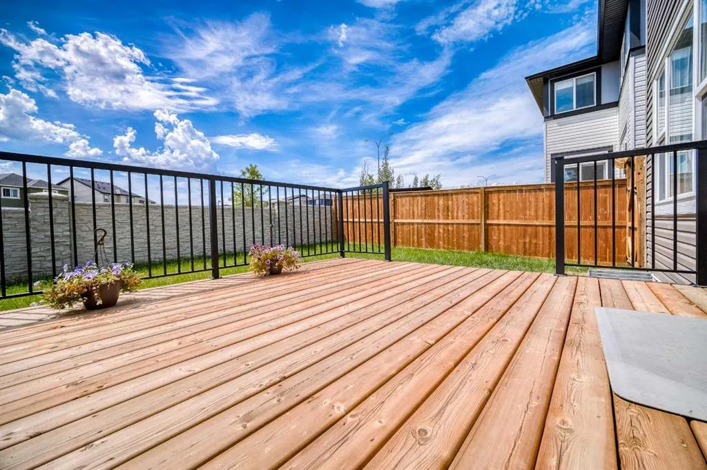 156 Ambleside Crescent NW