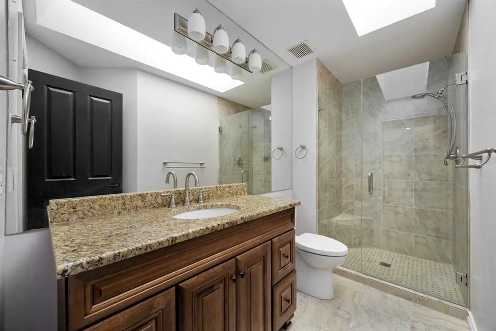 21 Douglas Woods Manor SE