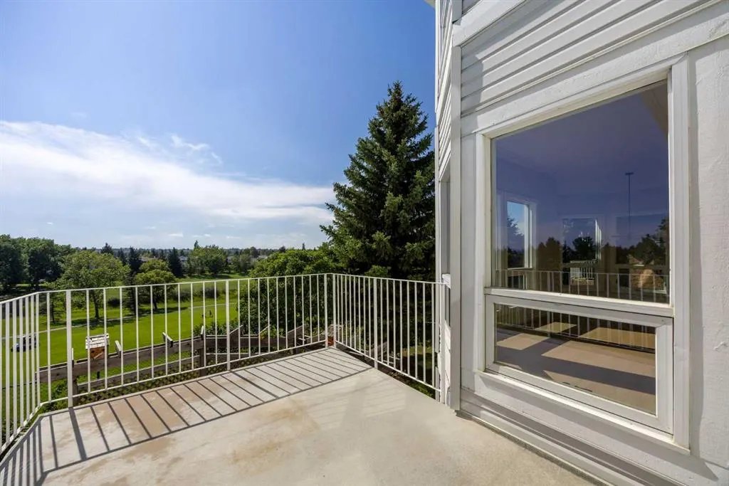21 Douglas Woods Manor SE