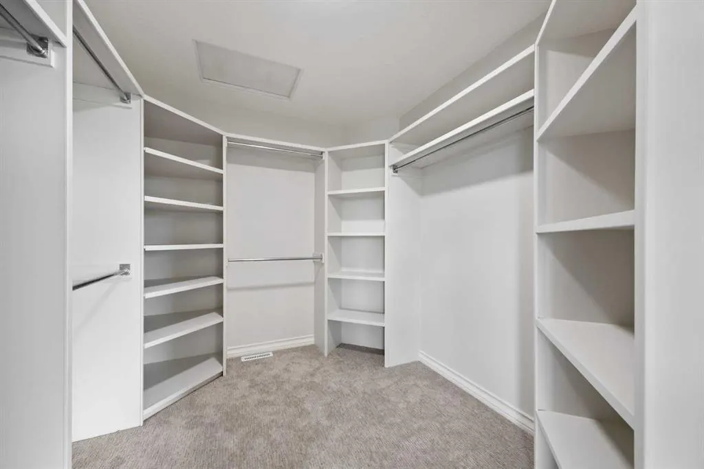 21 Douglas Woods Manor SE