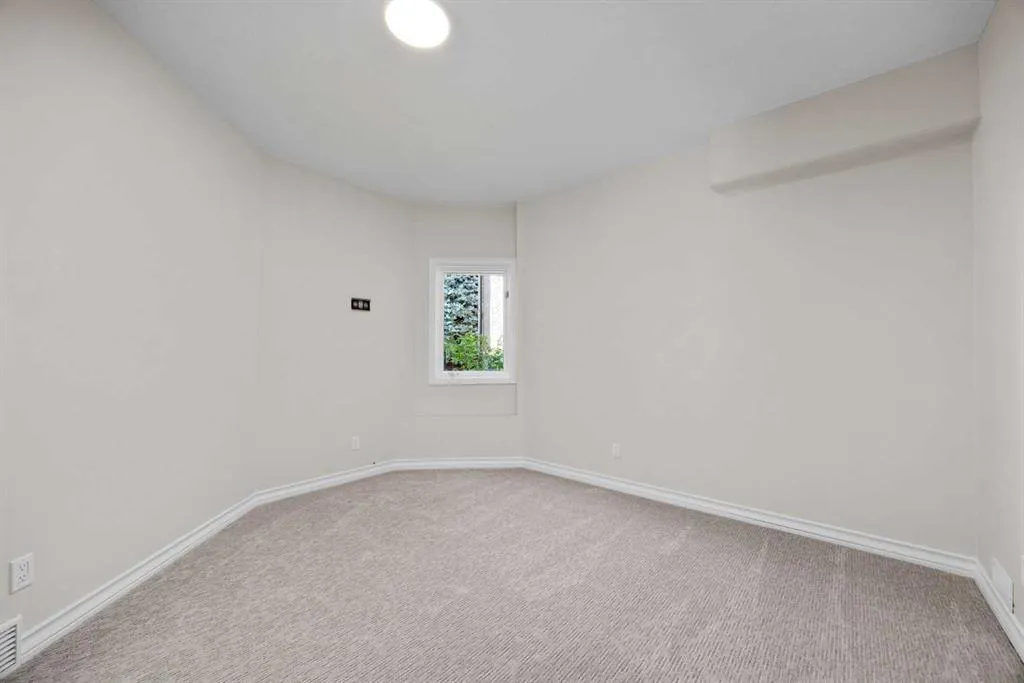 21 Douglas Woods Manor SE