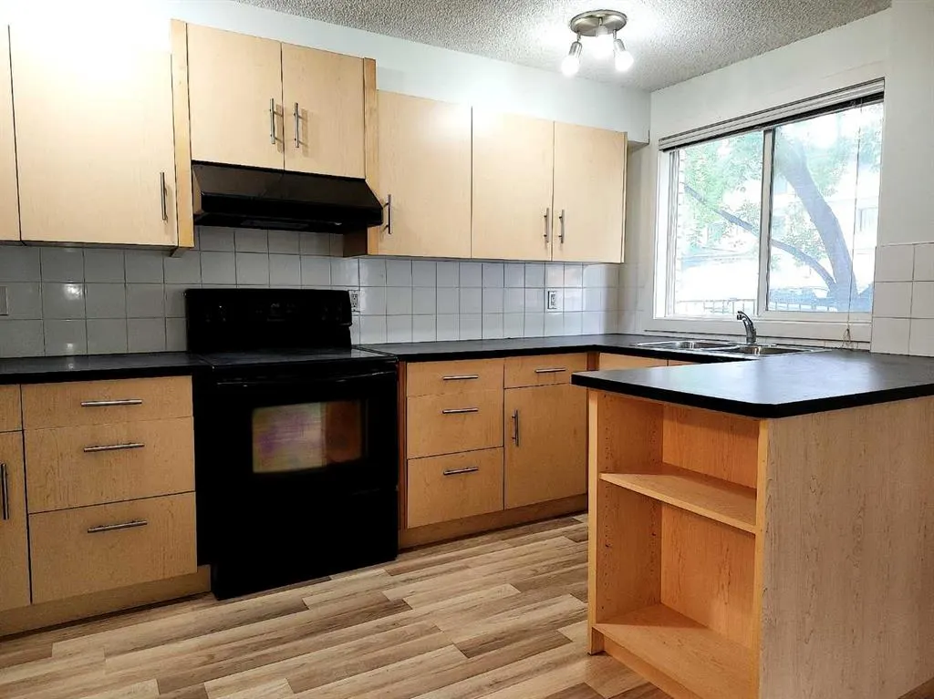 655 Meredith Road NE, #101