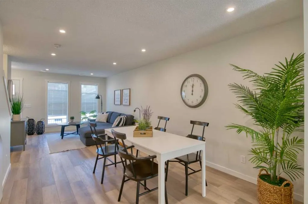 135 Mahogany Parade SE, #711