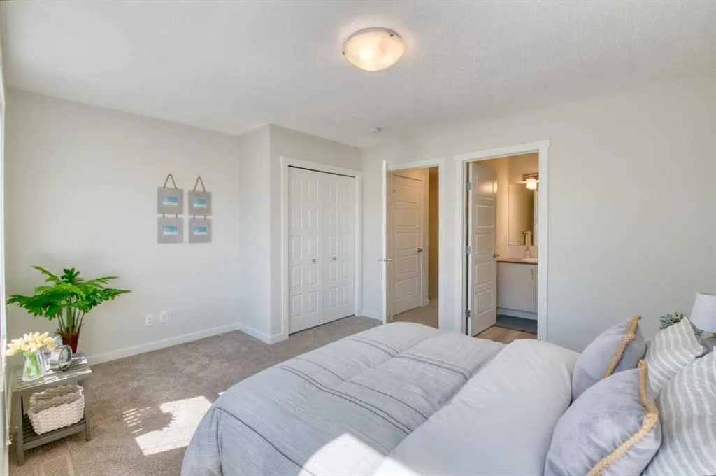 135 Mahogany Parade SE, #711