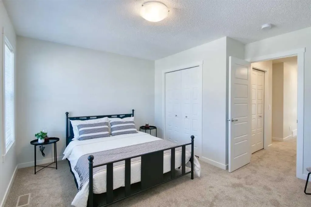 135 Mahogany Parade SE, #711