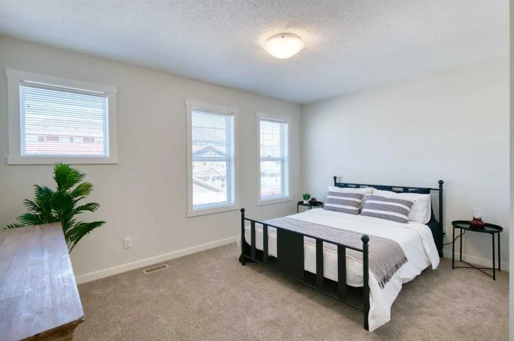 135 Mahogany Parade SE, #711