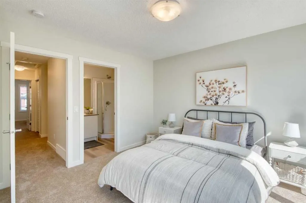 135 Mahogany Parade SE, #711