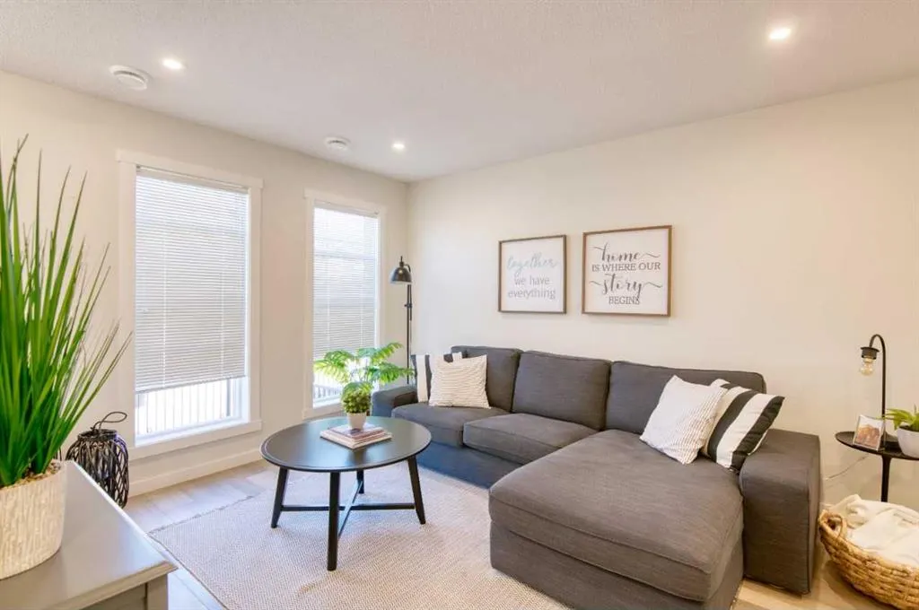 135 Mahogany Parade SE, #711