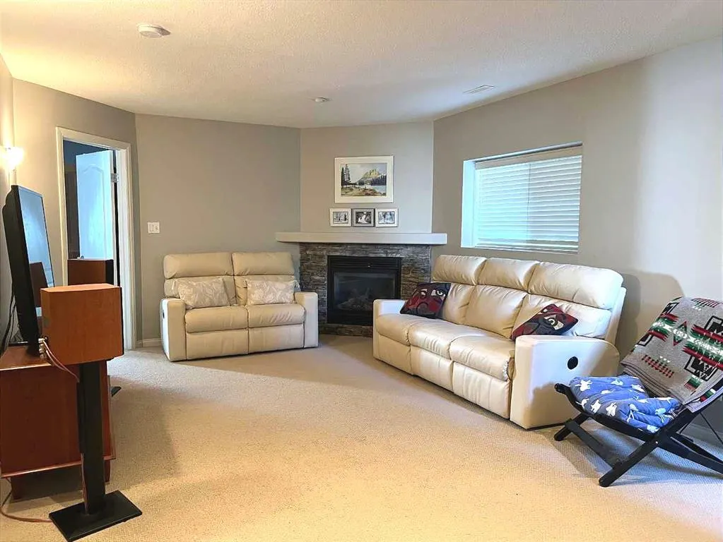 91 Coalbanks Gate W