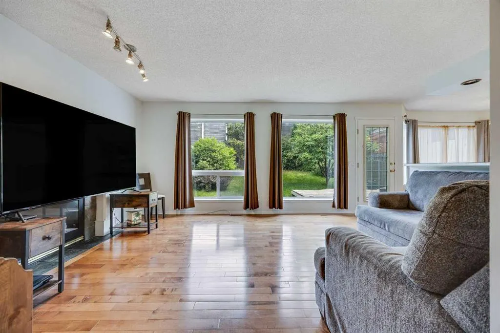 192 Douglas Ridge Green SE