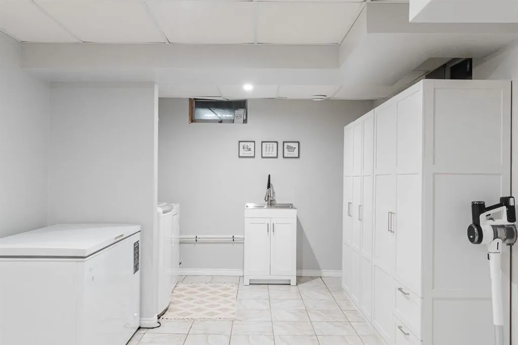 208 Silvertip Place
