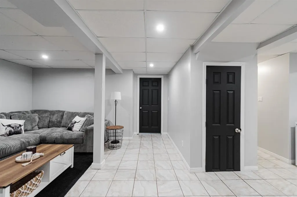 208 Silvertip Place