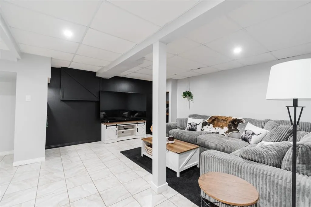 208 Silvertip Place