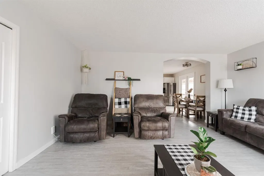 208 Silvertip Place