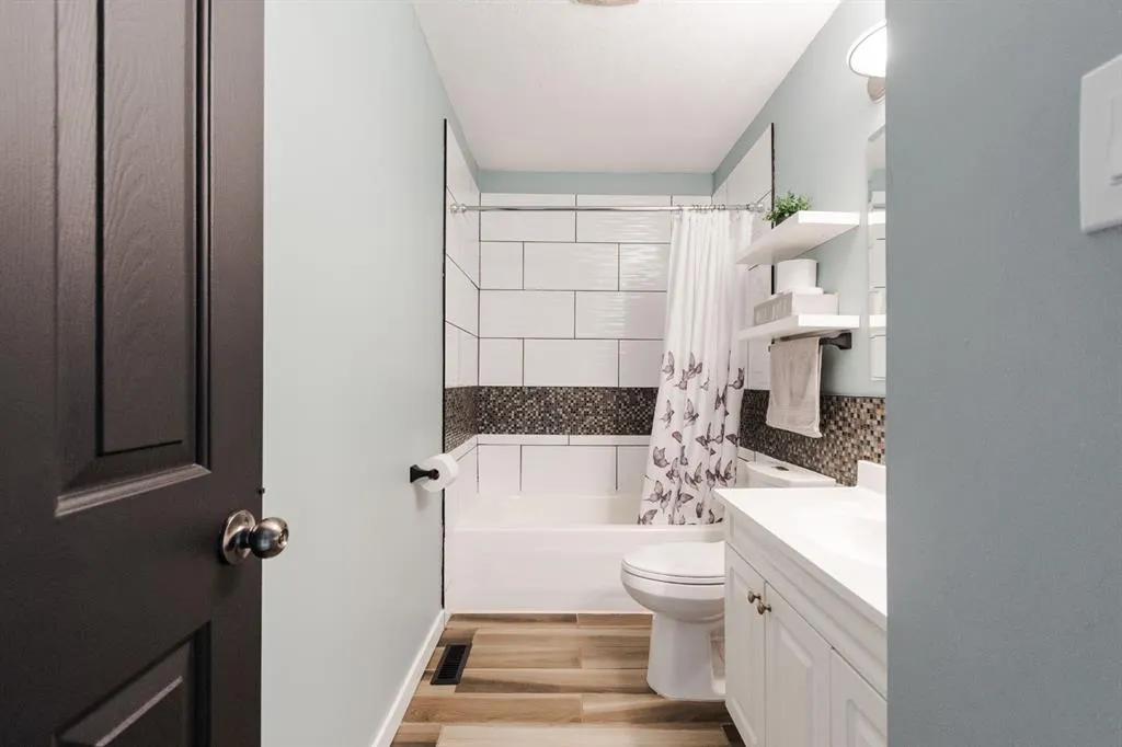 208 Silvertip Place