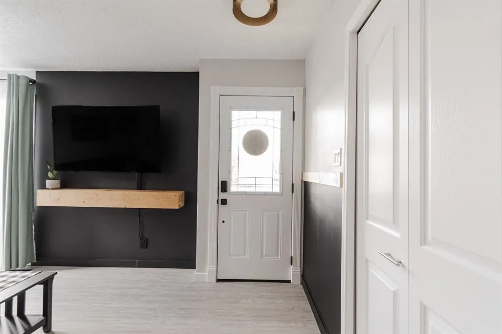 208 Silvertip Place