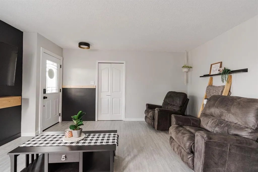 208 Silvertip Place