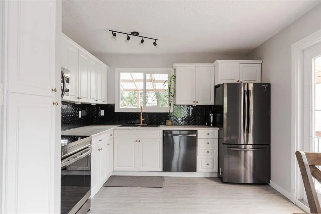 208 Silvertip Place