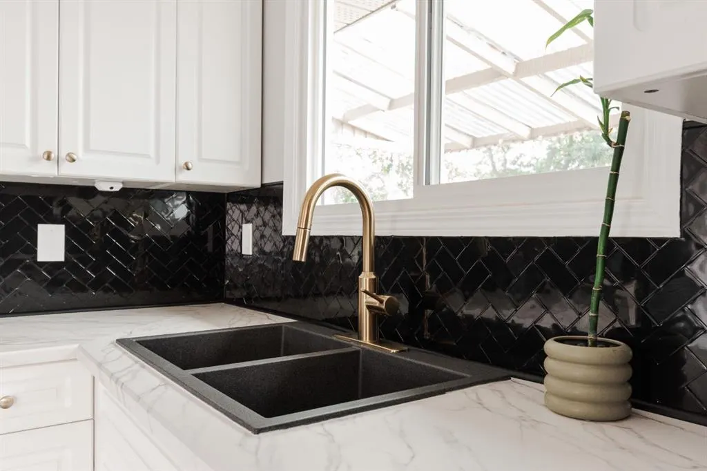 208 Silvertip Place