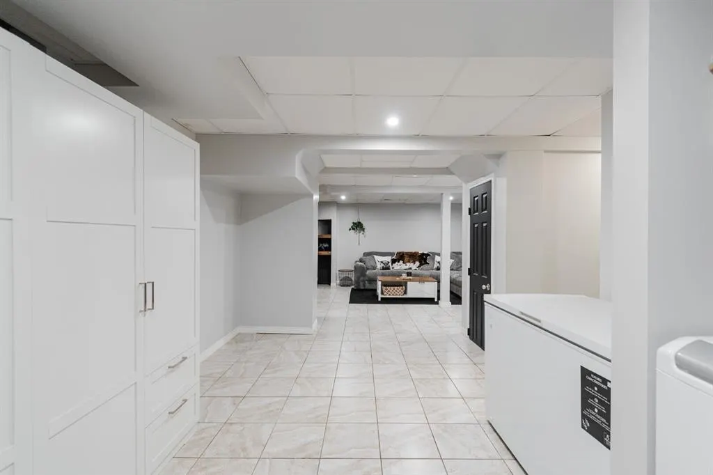 208 Silvertip Place