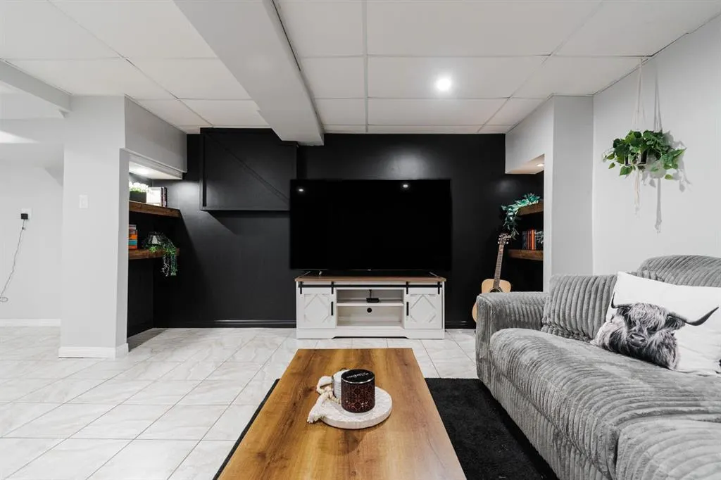 208 Silvertip Place
