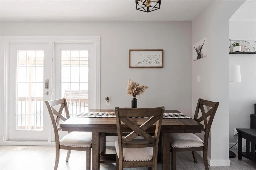 208 Silvertip Place