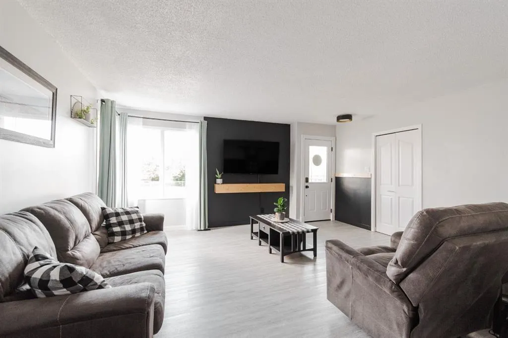 208 Silvertip Place