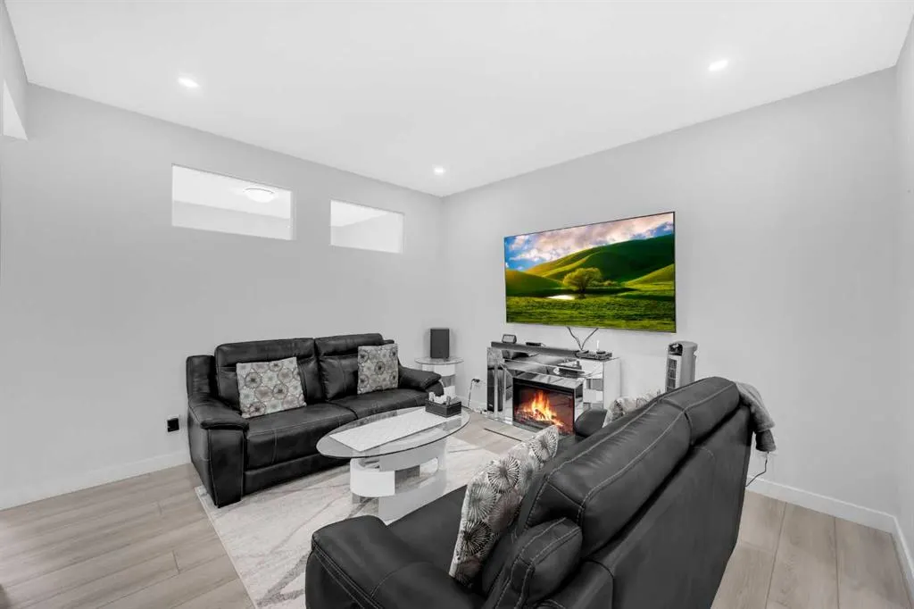 34 Sage Hill Lane NW
